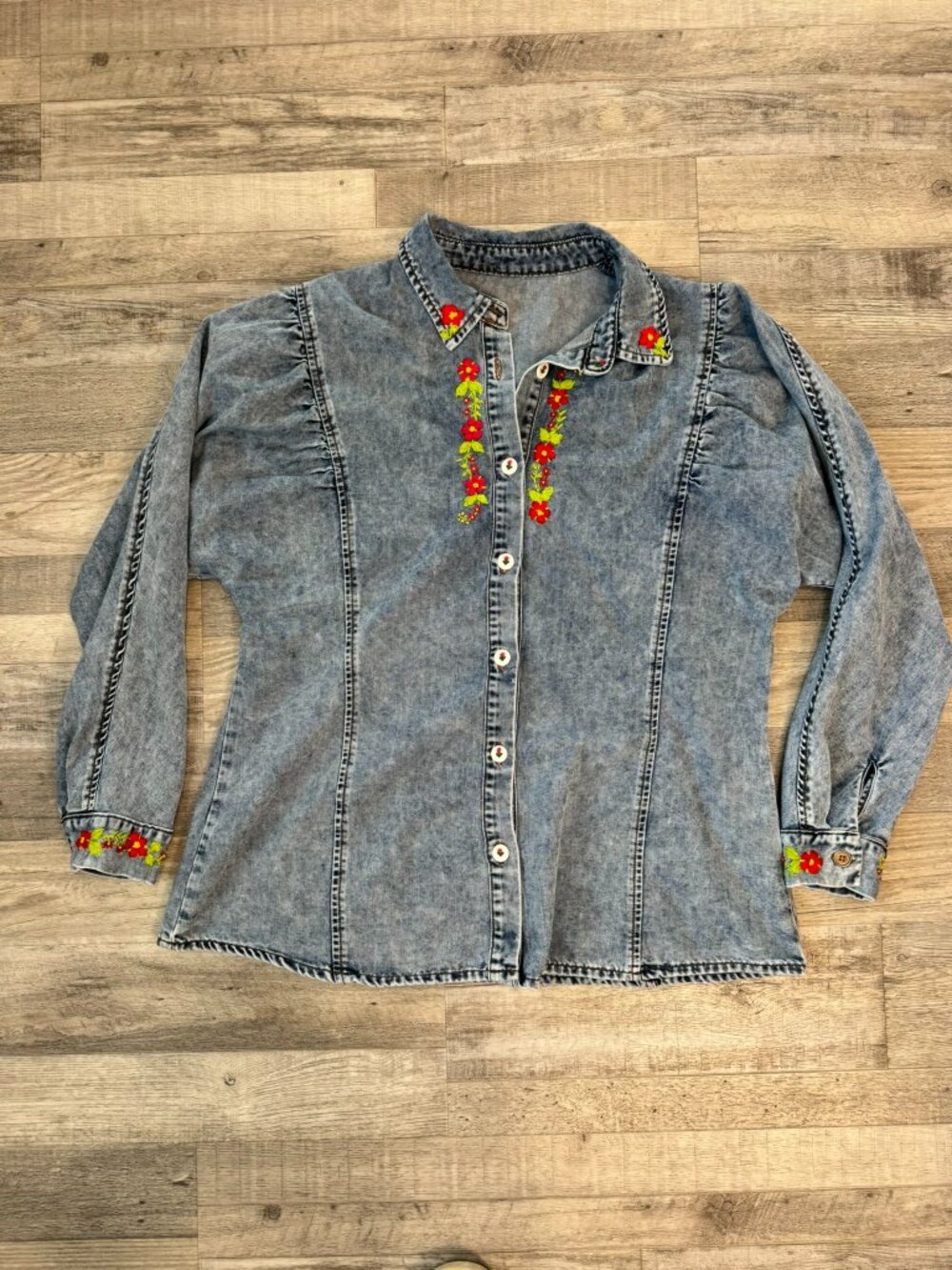 Unbranded denim floral embroidered blouse long sleeve button down size XL Q22